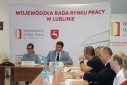 Członkowie Wojewódzkiej Racy Rynku Pracy oraz Wicedyrektor ds. Funduszy Europejskich Radosław Osiński Wojewódzkiego Urzędu Pracy w Lublinie