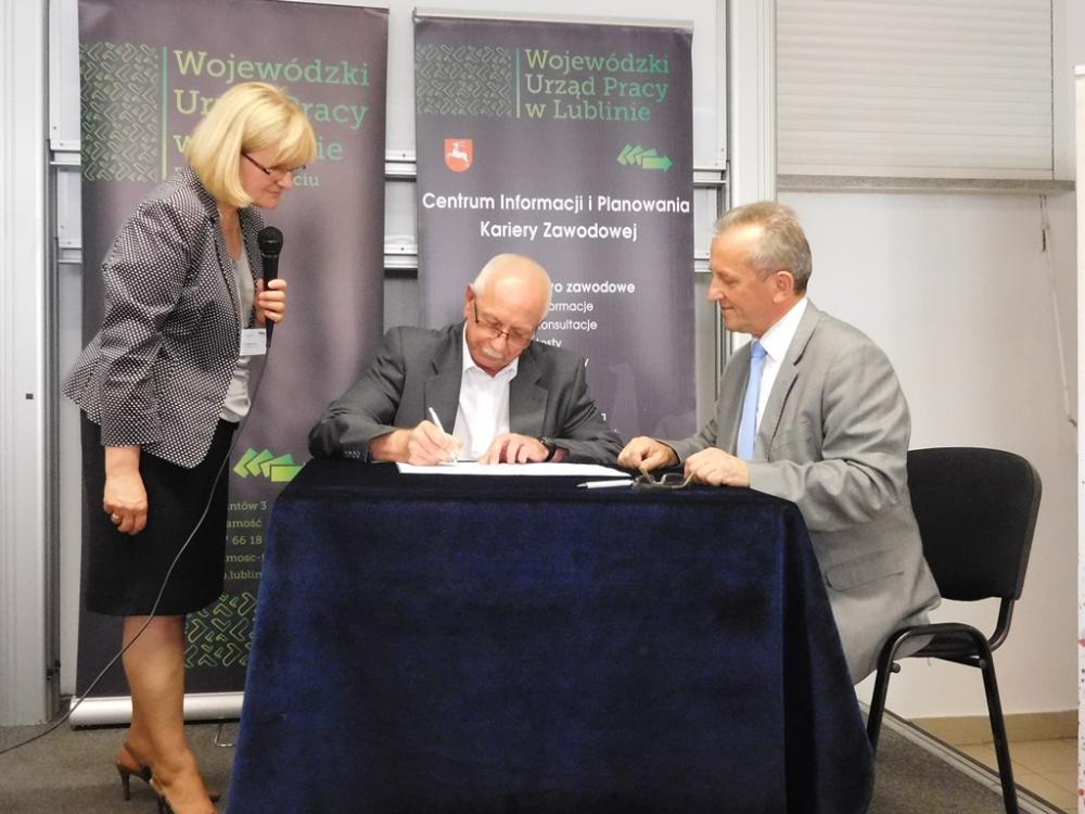 Zdjęcie galerii artykułu: Podpisanie partnerstwa- Prezes Stowarzyszenia Nowa Szansa w Zamościu- Pan Kazimierz Wojtowicz - Podpisanie partnerstwa- Prezes Stowarzyszenia Nowa Szansa w Zamościu- Pan Kazimierz Wojtowicz
